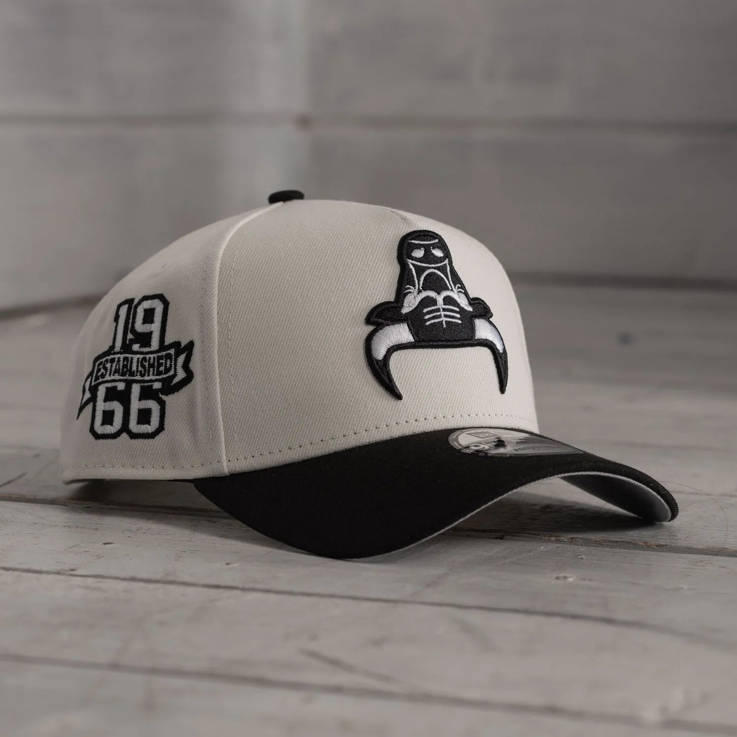 NEW ERA 9FORTY A-FRAME MLB CHICAGO BULLS ESTABLISHED 1966 TWO TONE / GREY UV SNAPBACK CAP