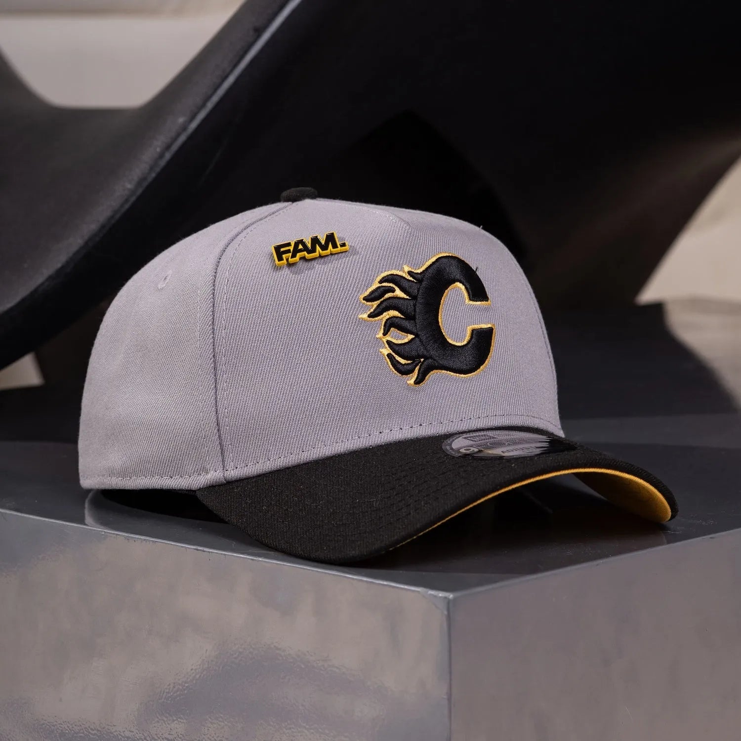 CALGARY FLAMES CAP BLACK YELLOW UV / NEW ERA 9FORTY A-FRAME