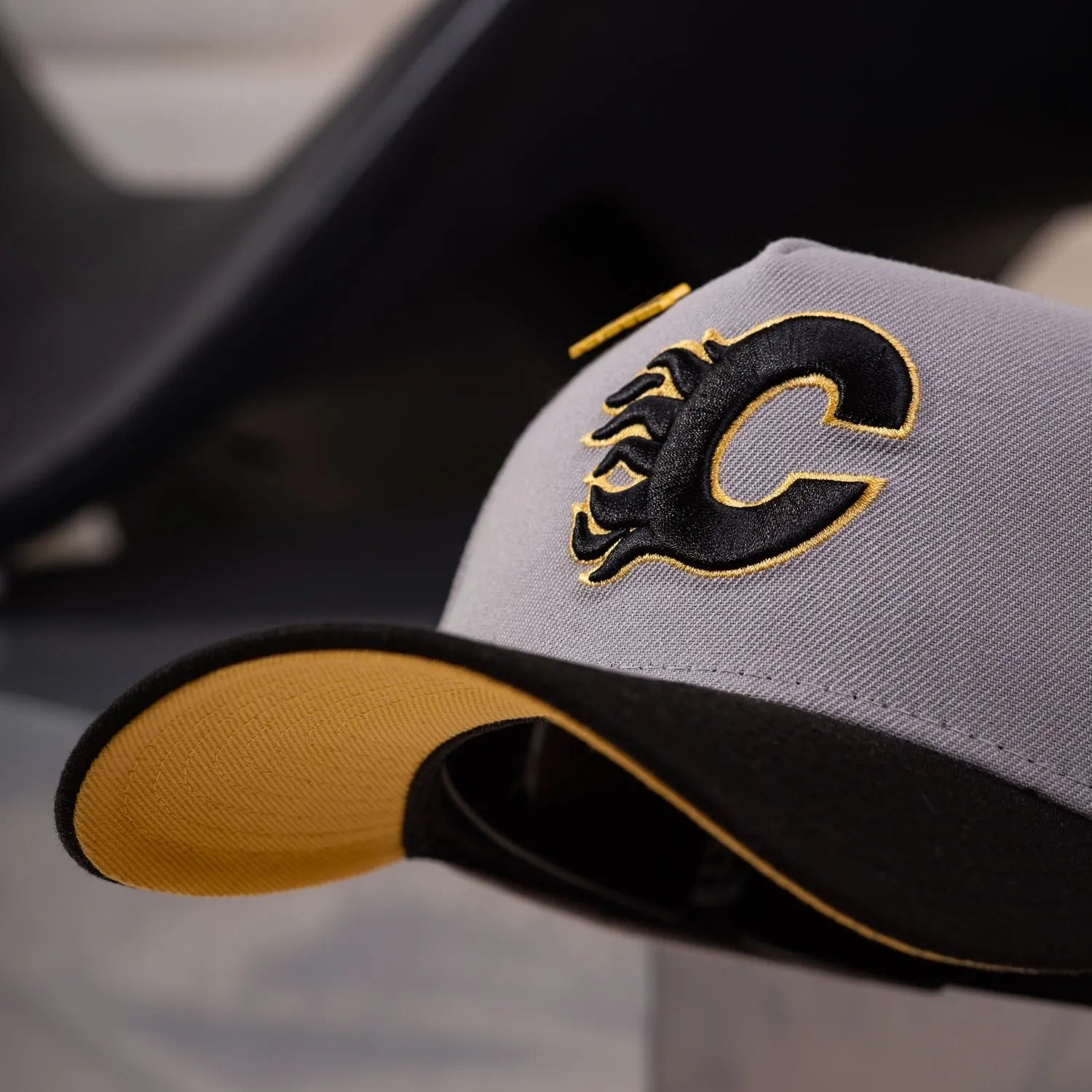 CALGARY FLAMES CAP BLACK YELLOW UV / NEW ERA 9FORTY A-FRAME